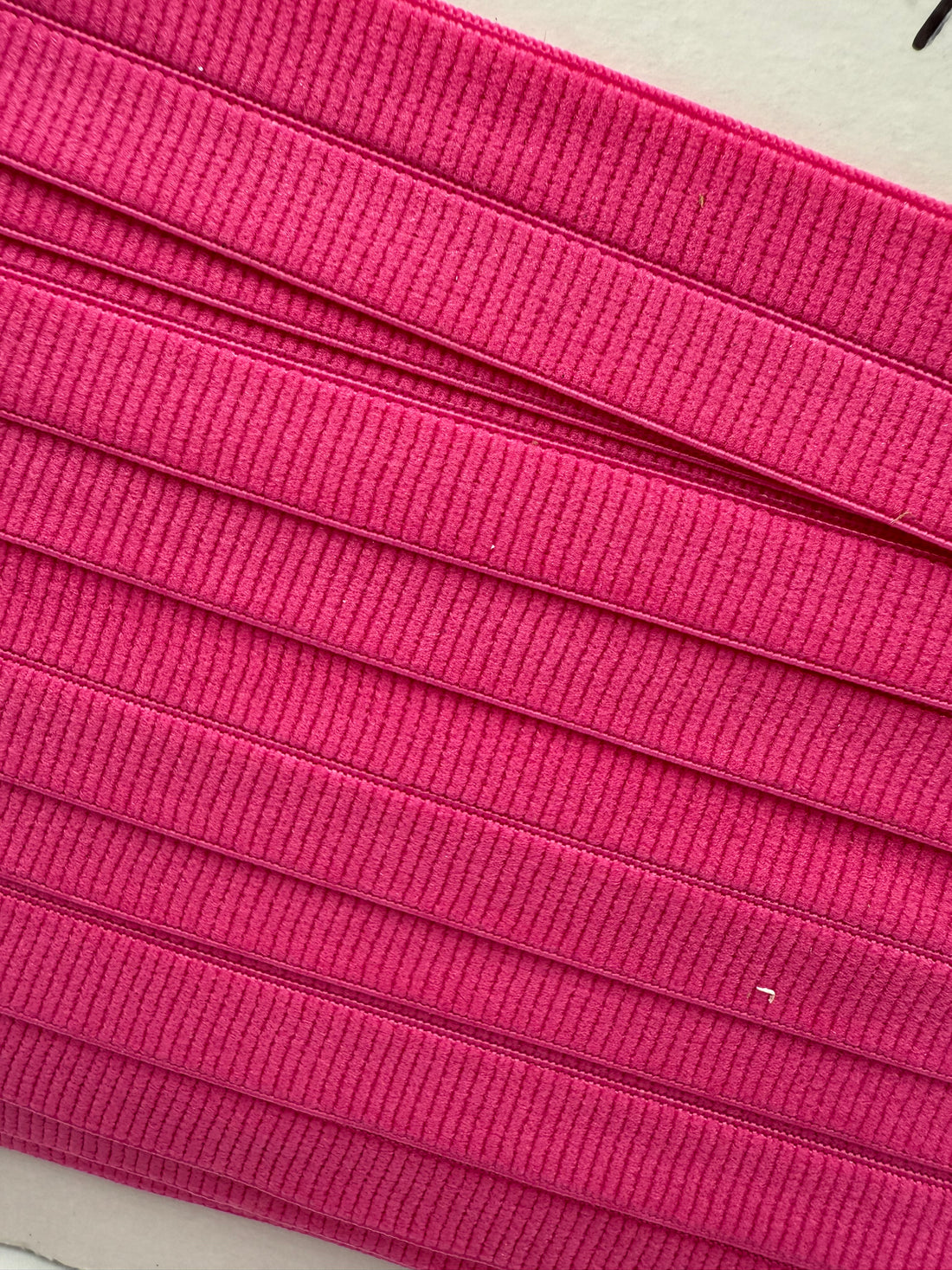 Fuchia/Pink - Foldeelastik 2 cm bred