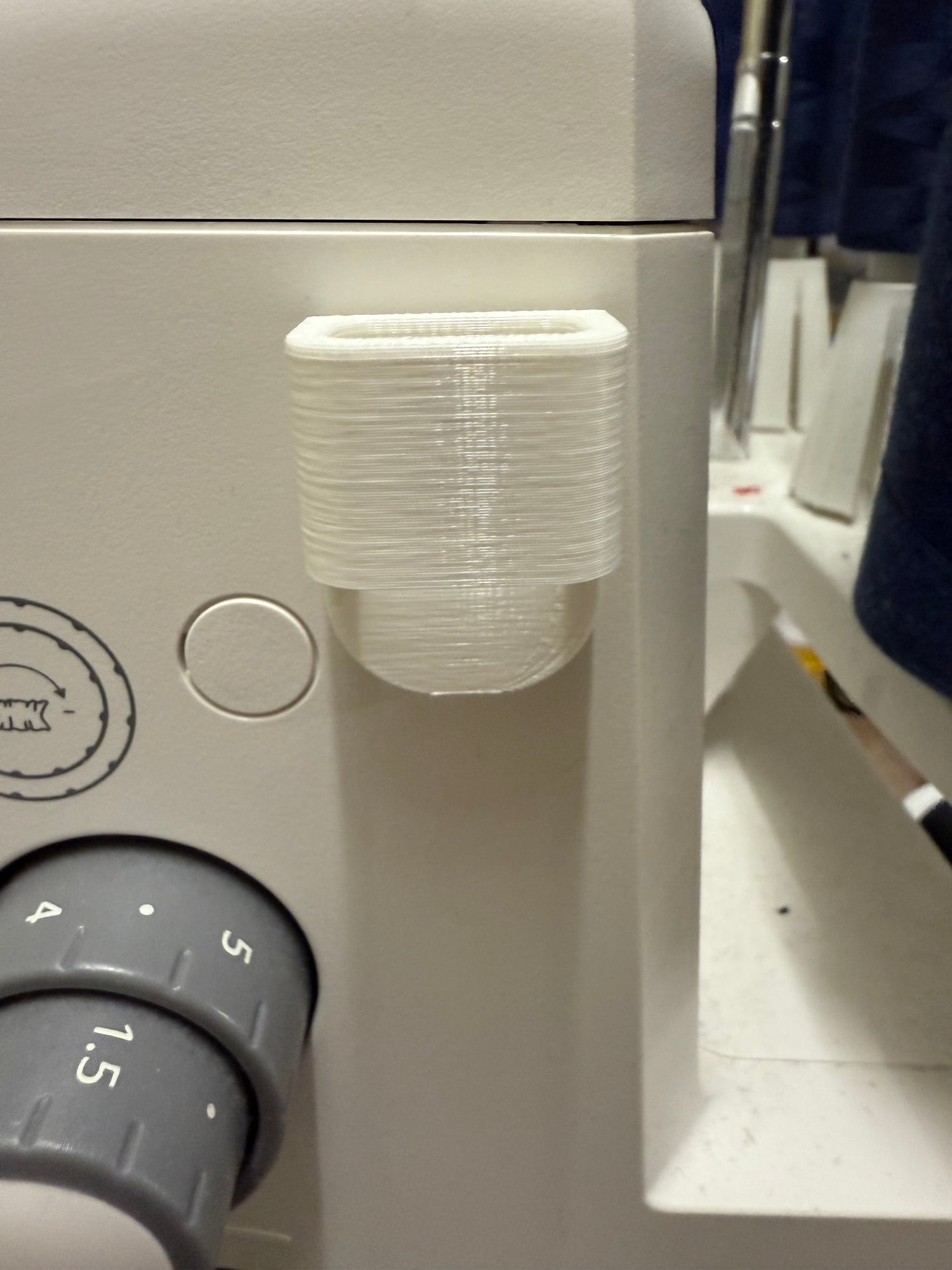Sakseholder til symaskine/overlock, coverstitch