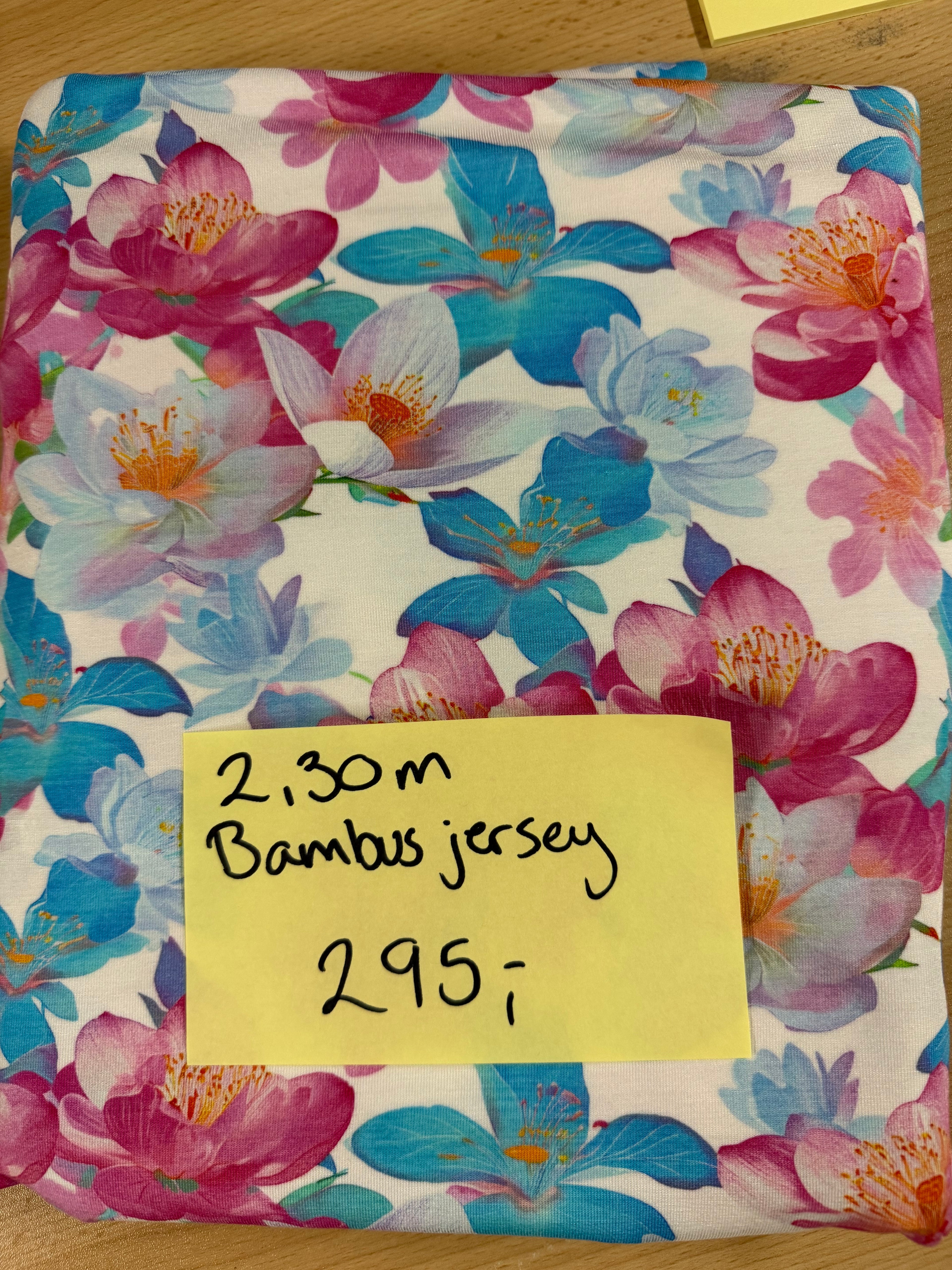 REST - 2,3 m Bambus Jersey, lyserøde og blå blomster